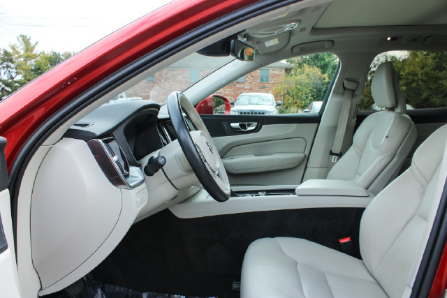 Used 2018 Volvo XC60 T6 Momentum w/ Convenience Package AWD/4WD image 13