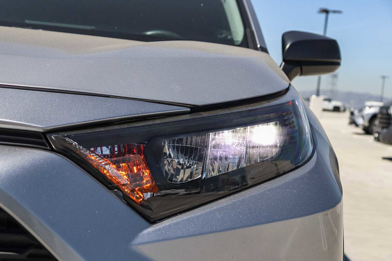 Used 2019 Toyota RAV4 LE image 7