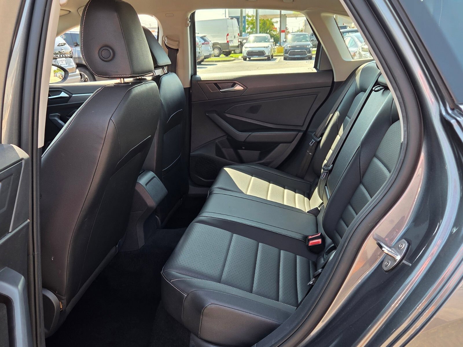 Used 2024 Volkswagen Jetta SE FWD image 6