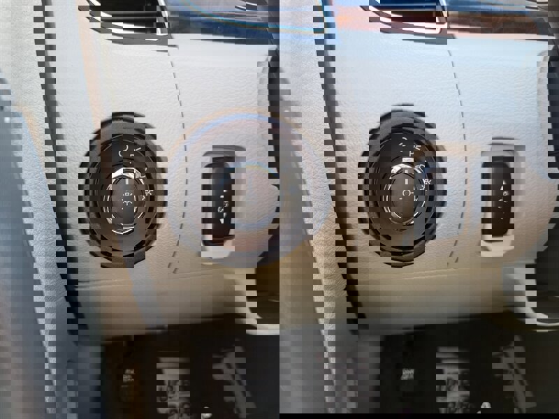 Used 2012 Ford Taurus SEL image 15