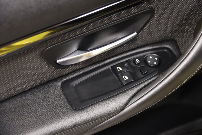 Used 2019 BMW M4 Coupe w/ Executive Package RWD image 62