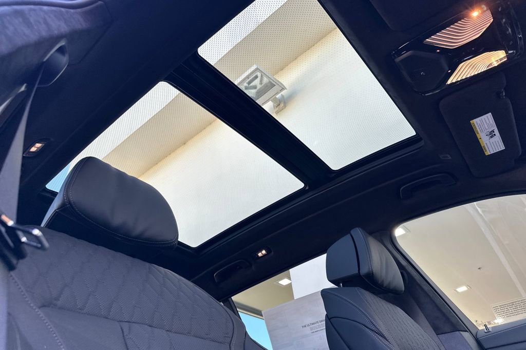 New 2026 BMW X7 M60i image 19