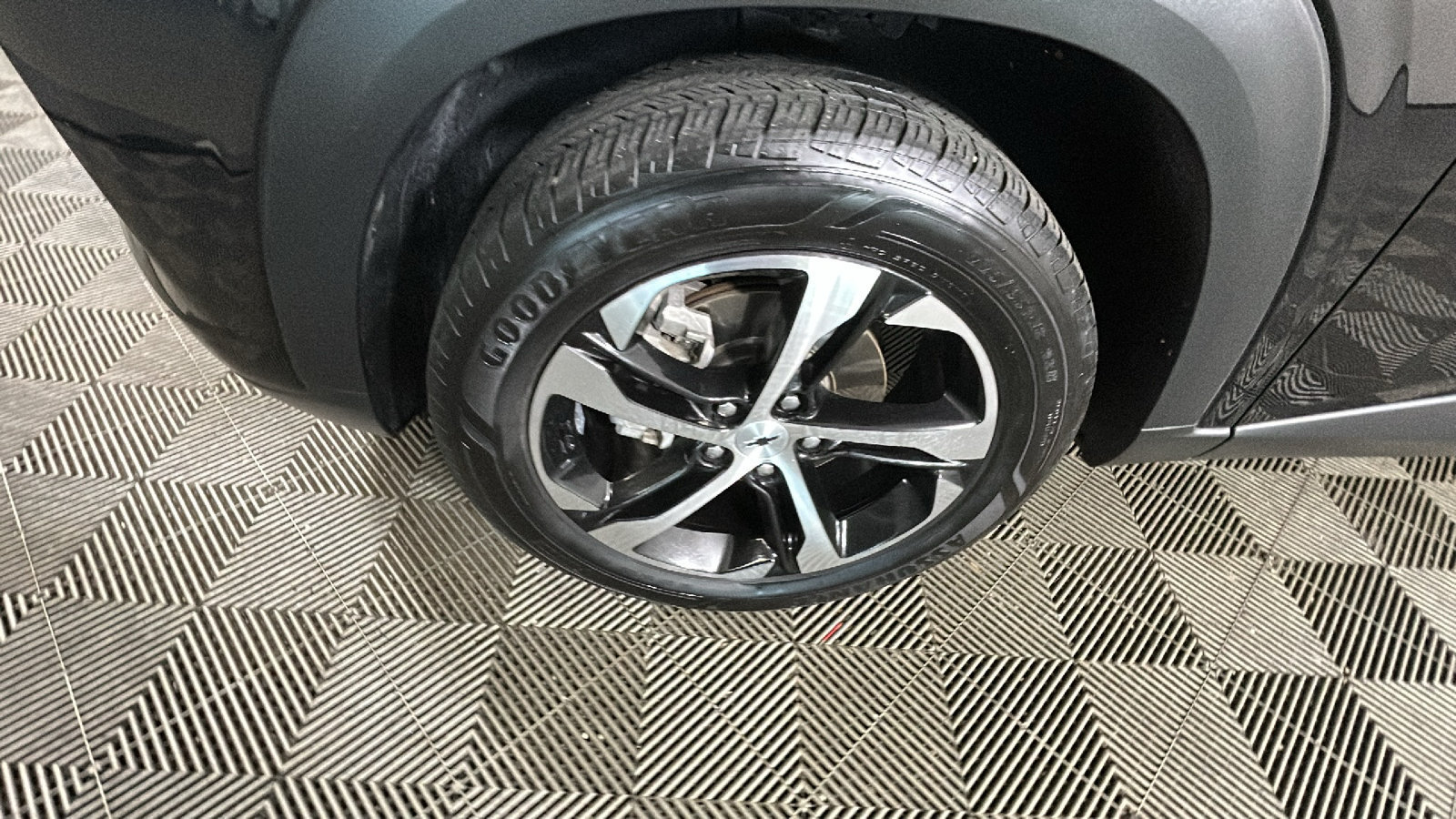 Used 2024 Chevrolet Trax RS w/ Driver Confidence Package FWD image 11