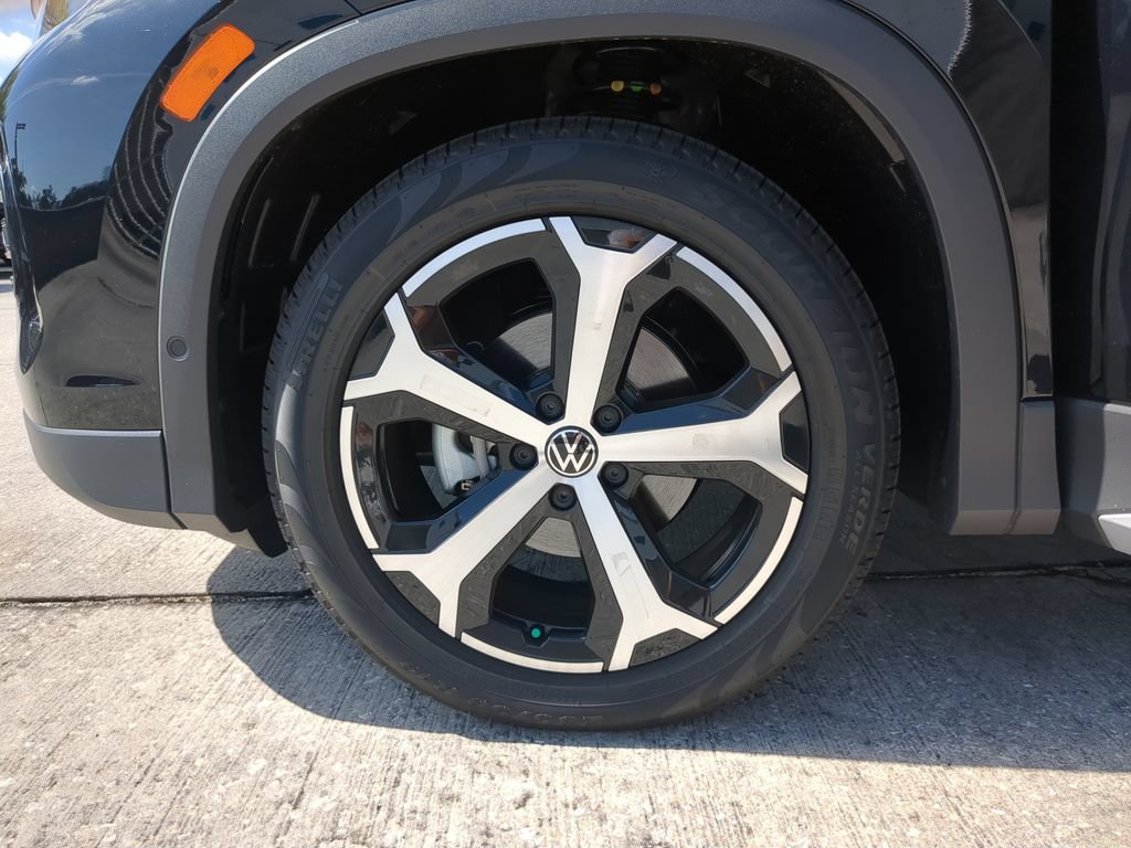 New 2026 Volkswagen Tiguan SE FWD image 30