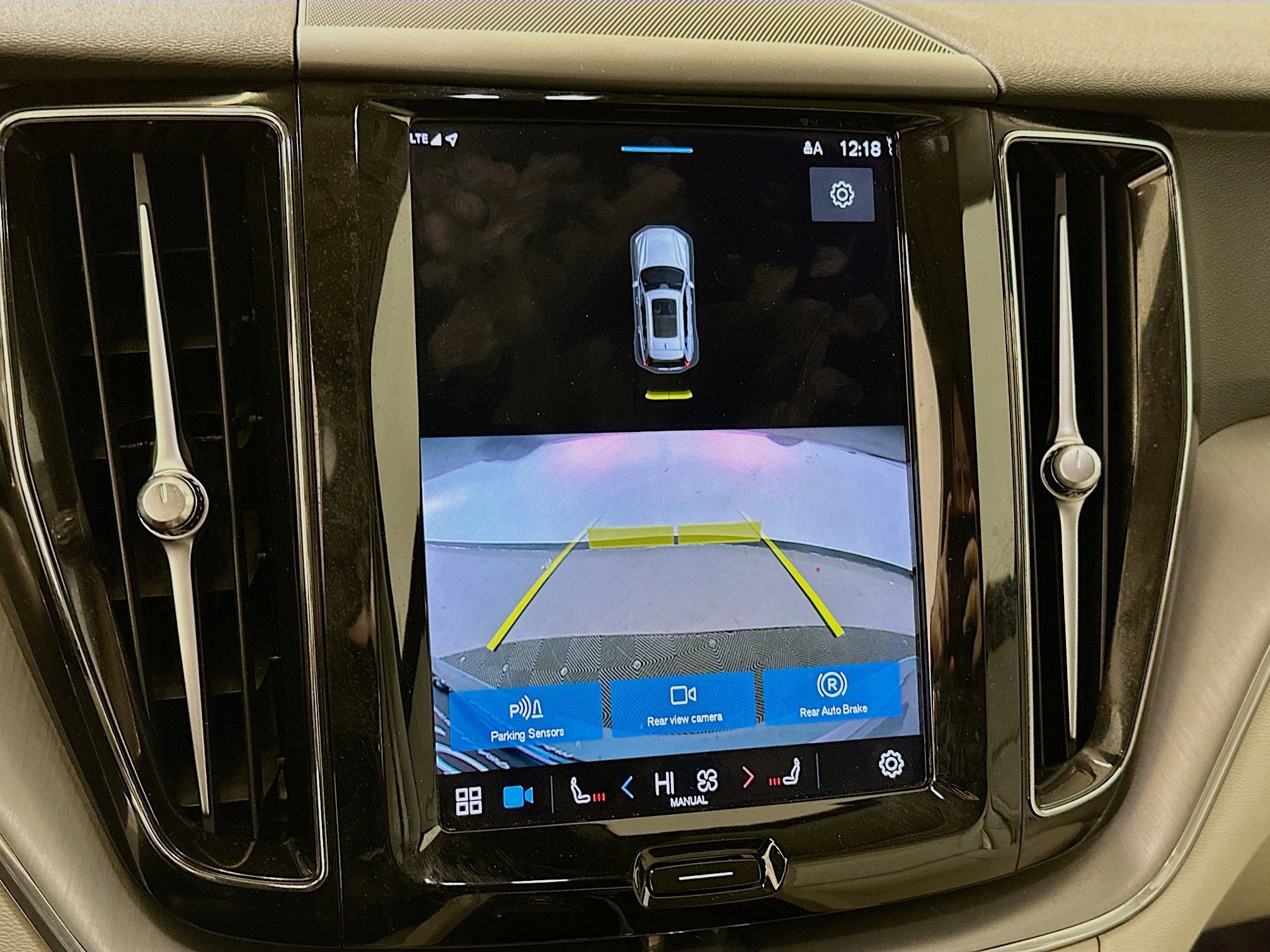 Used 2023 Volvo XC60 B5 Core image 23