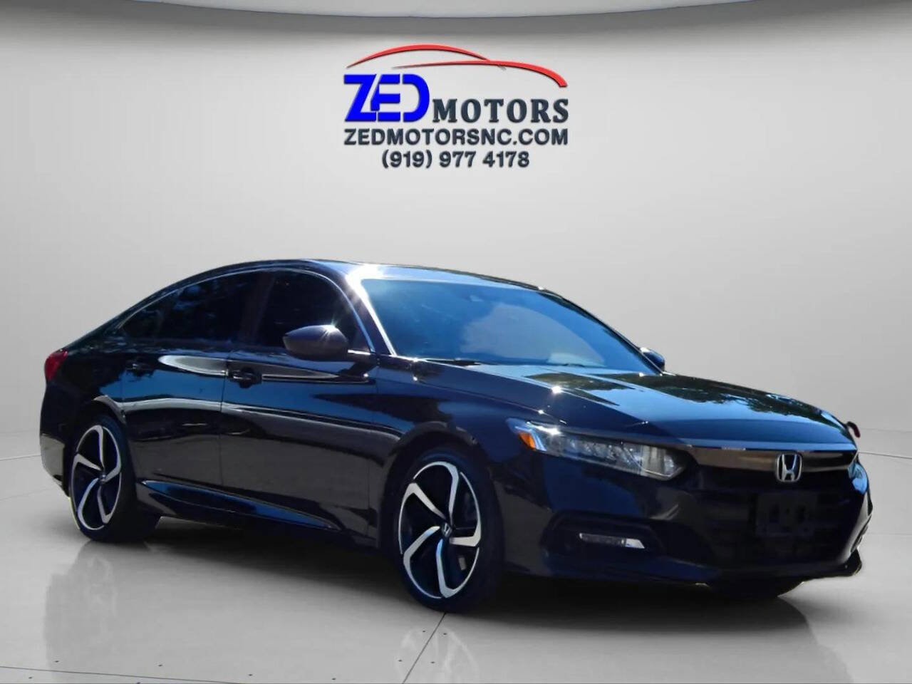 Used 2018 Honda Accord Sport image 3