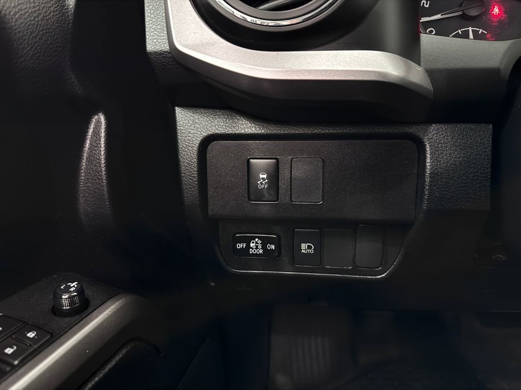 Used 2020 Toyota Tacoma SR5 image 22