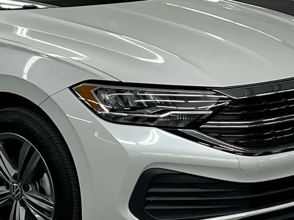 Used 2023 Volkswagen Jetta SE w/ Panoramic Sunroof Package image 40