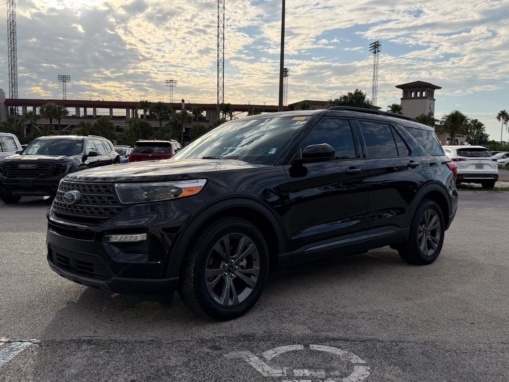 Used 2023 Ford Explorer XLT w/ Equipment Group 202A RWD image 9