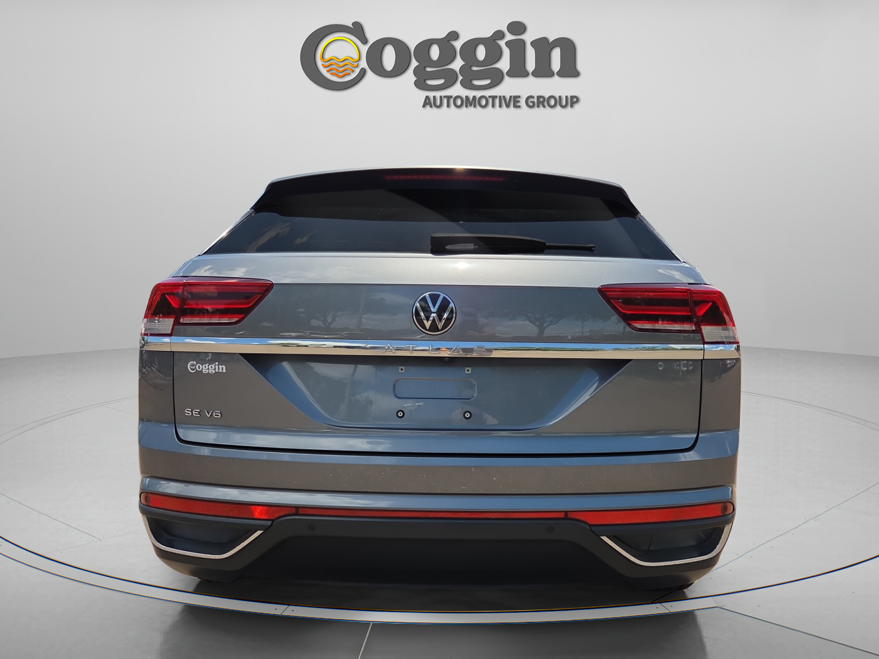 Used 2021 Volkswagen Atlas Cross Sport SE w/ Panoramic Sunroof Package FWD image 4