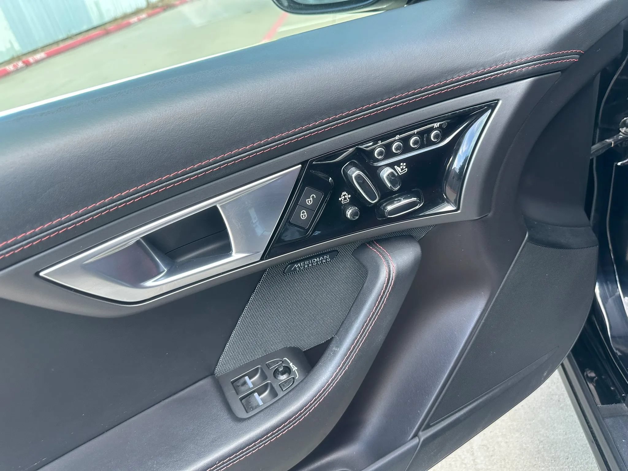 Used 2015 Jaguar F-TYPE R RWD image 27