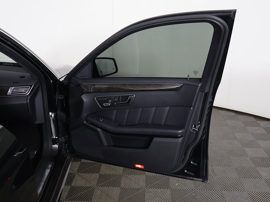 Used 2015 Mercedes-Benz E 400 4MATIC Sedan w/ Lighting Package image 21