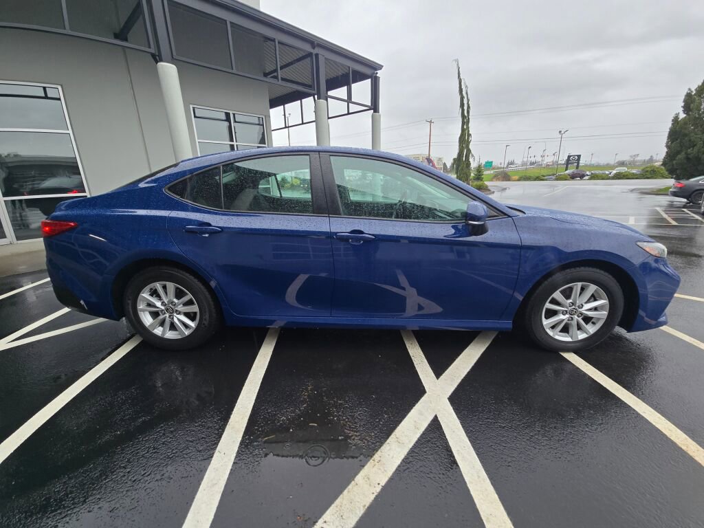 Used 2025 Toyota Camry LE image 4