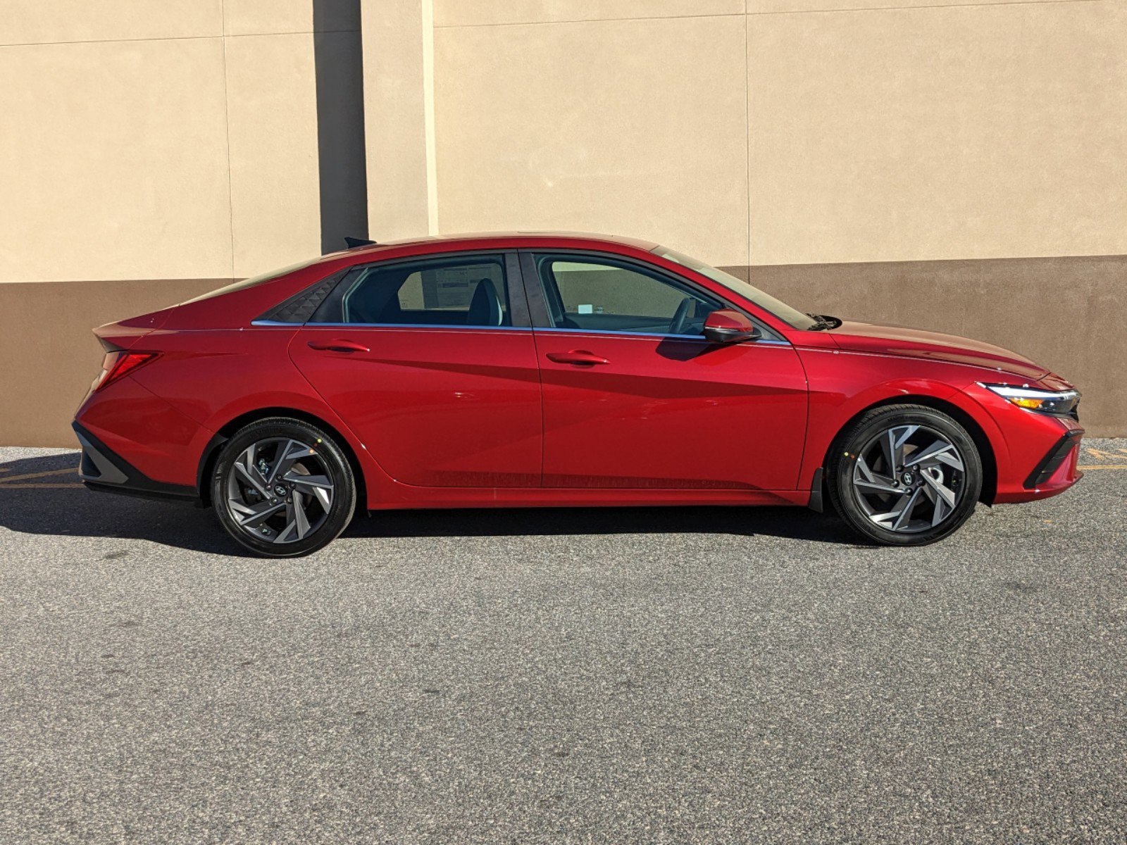 New 2025 Hyundai Elantra Limited image 3