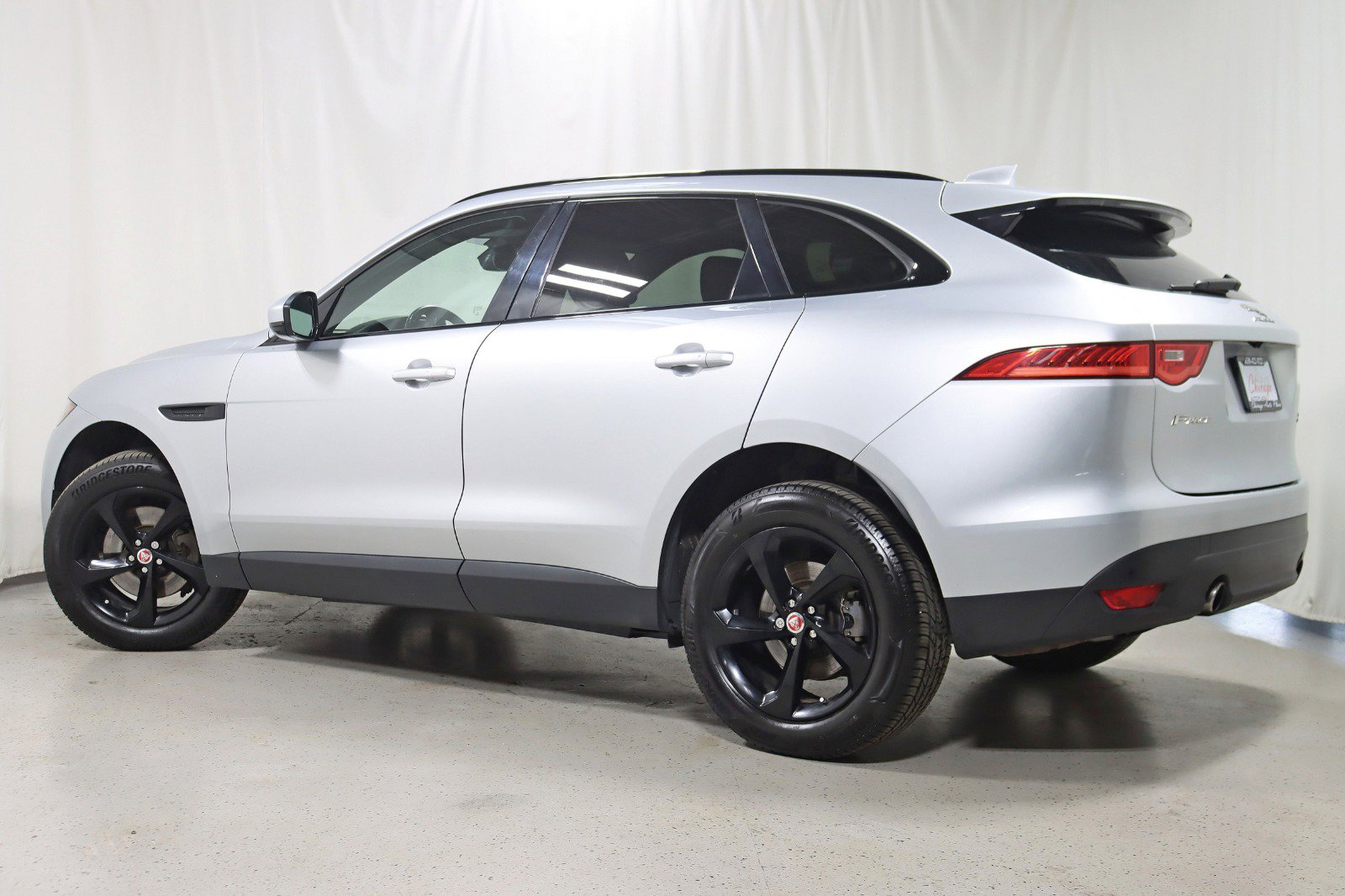 Used 2019 Jaguar F-PACE Premium image 9