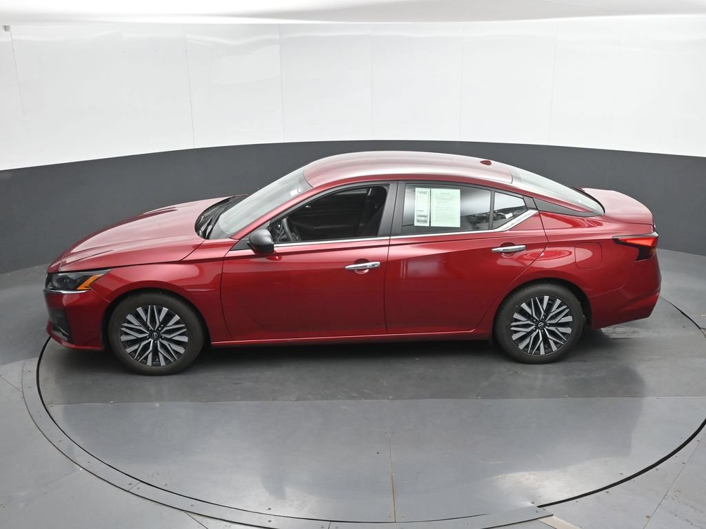 Used 2025 Nissan Altima 2.5 SV FWD image 37