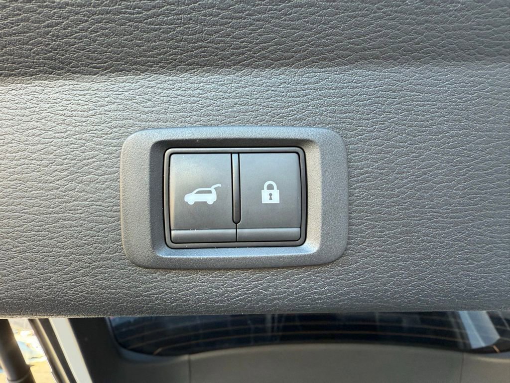 Used 2023 Mitsubishi Outlander SE image 27