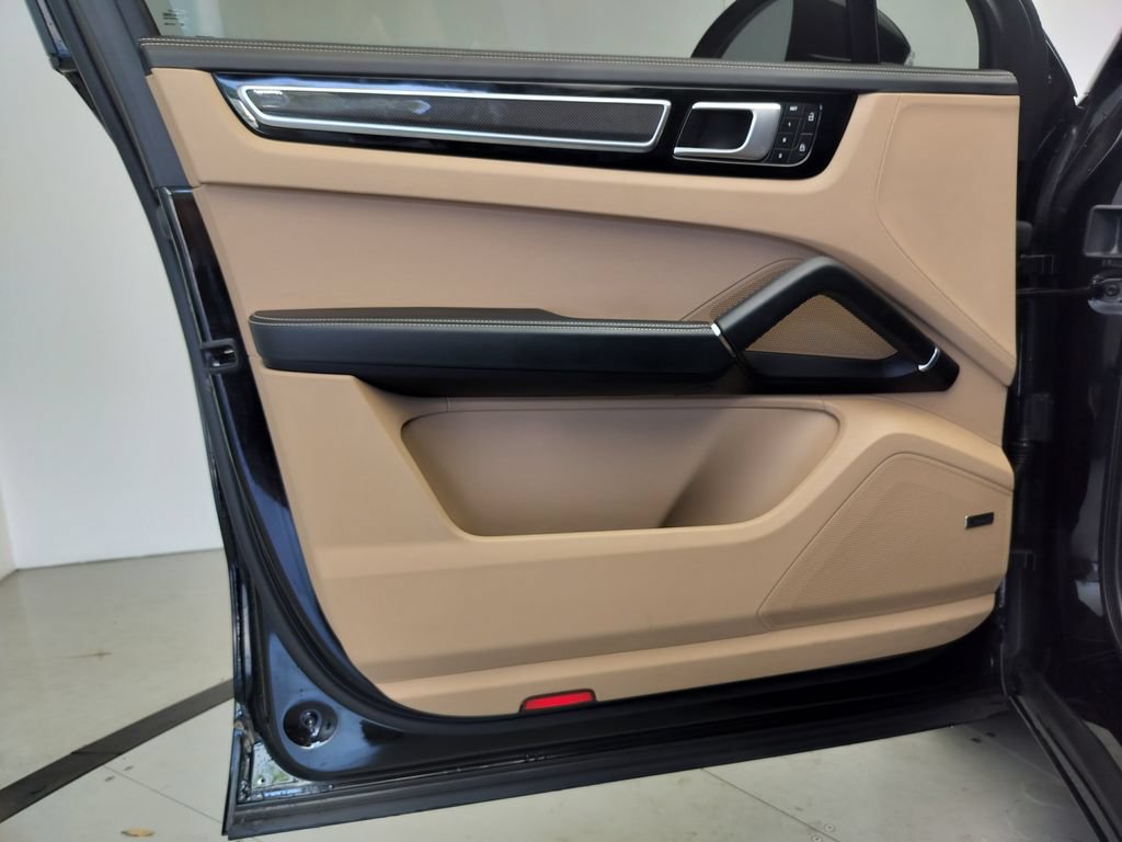 Certified 2023 Porsche Cayenne GTS AWD/4WD image 10