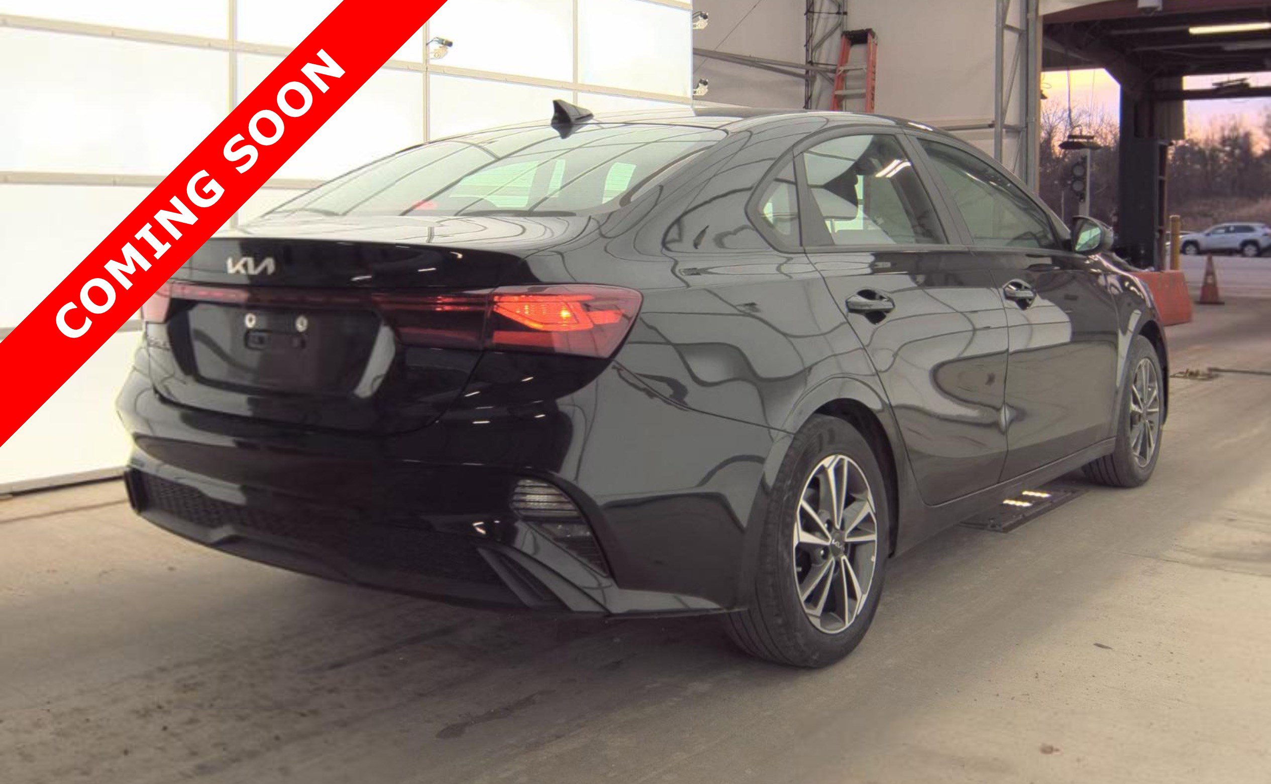 Used 2023 Kia Forte LXS image 4