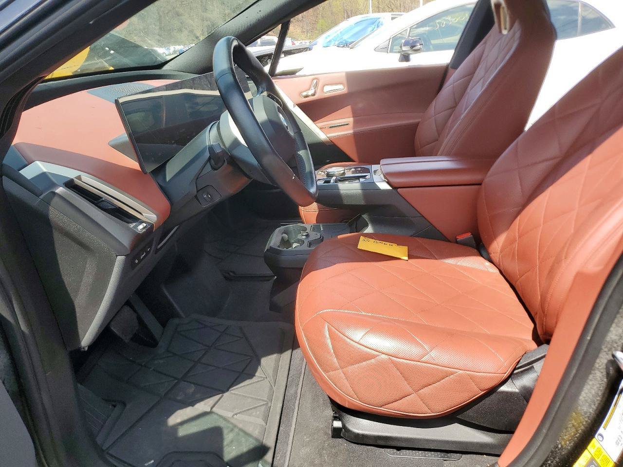 Used 2024 BMW iX xDrive50 w/ Premium Package AWD/4WD image 5