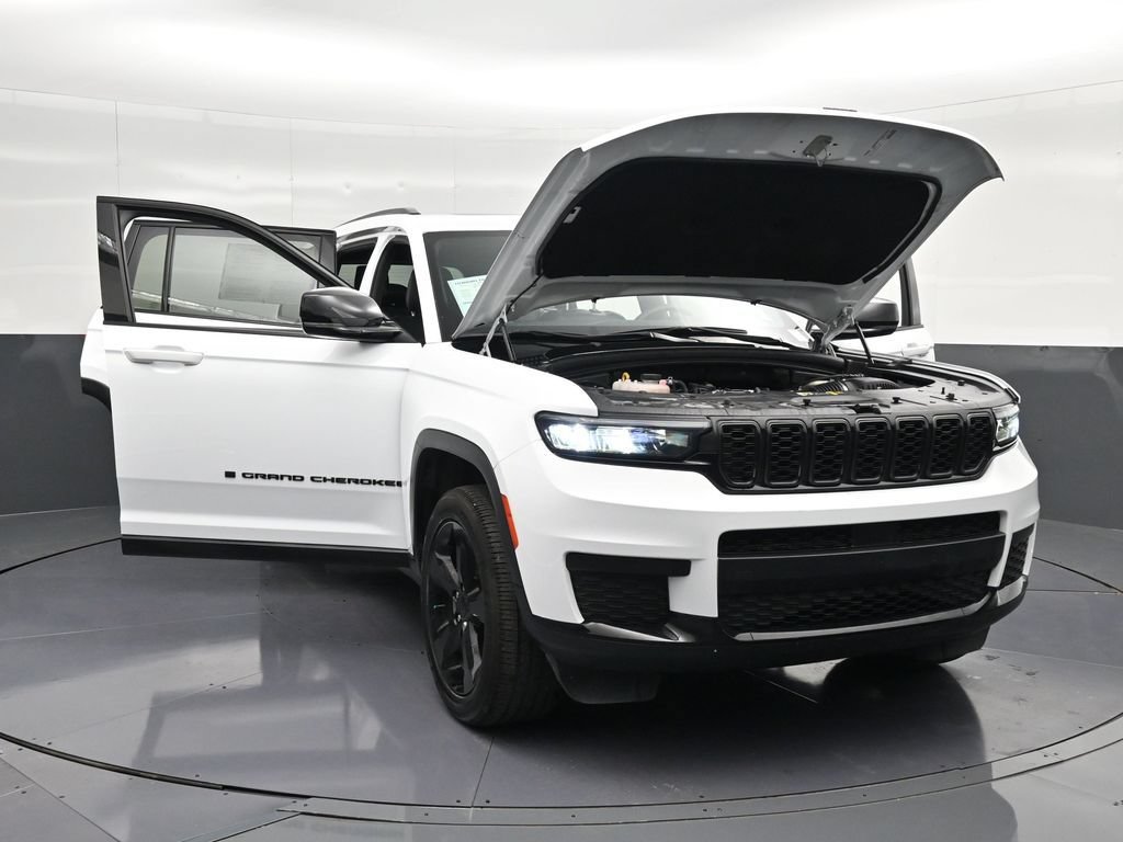 Used 2023 Jeep Grand Cherokee L Laredo RWD image 35