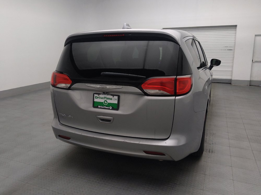 Used 2017 Chrysler Pacifica Touring FWD image 7
