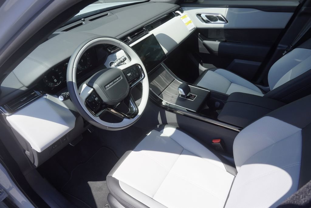 New 2026 Land Rover Range Rover Velar Dynamic SE image 18