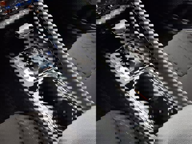 Certified 2025 Hyundai Elantra SEL image 16