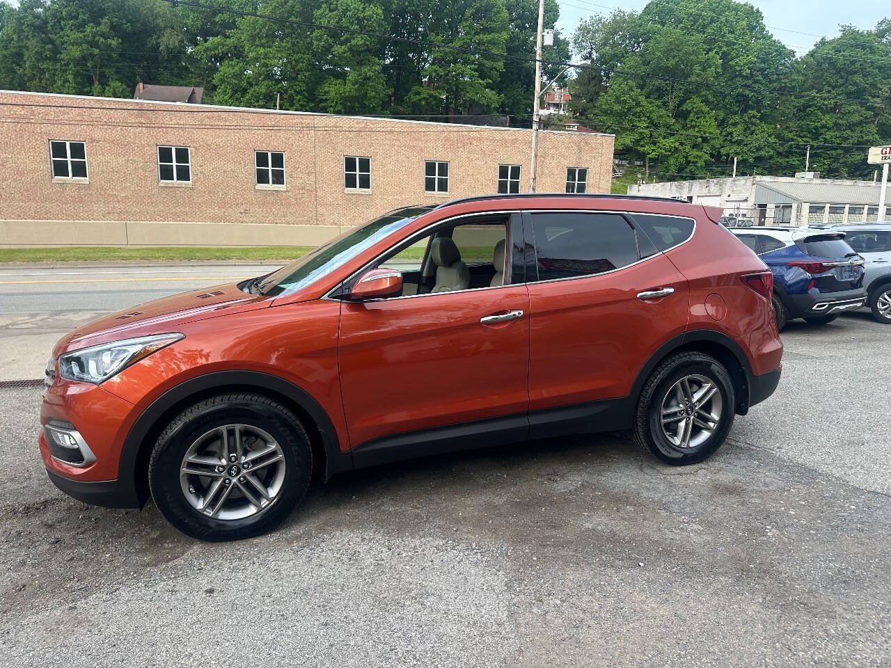 Used 2017 Hyundai Santa Fe Sport w/ 2.4L Tech Package 04 AWD/4WD image 4