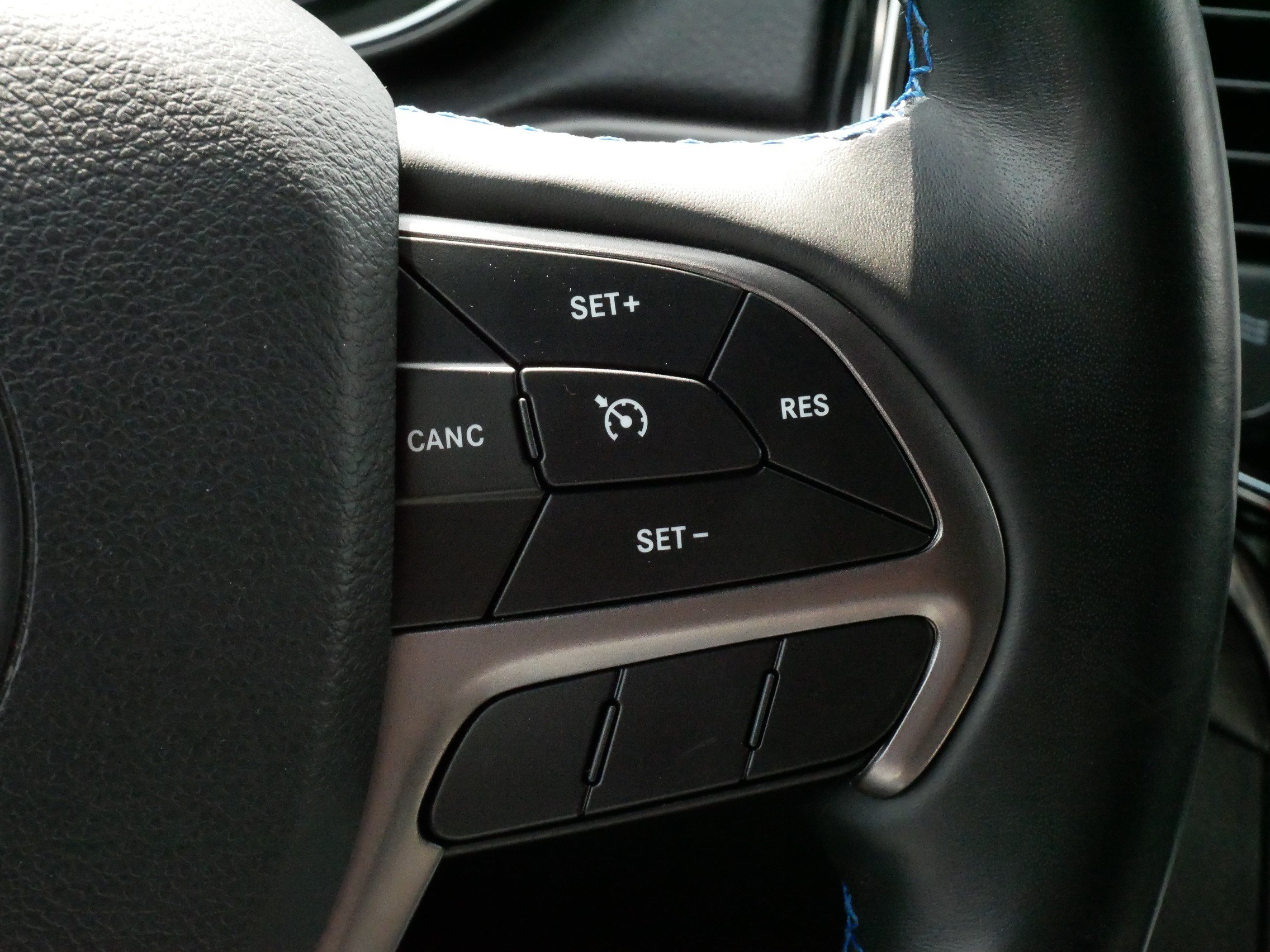 Used 2020 Jeep Grand Cherokee Laredo AWD/4WD image 25
