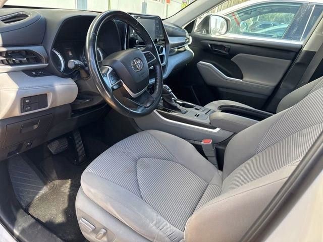 Used 2022 Toyota Highlander LE image 12
