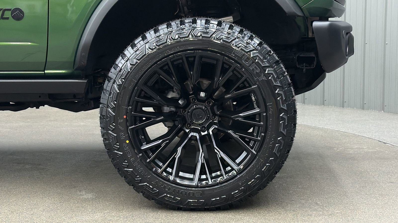 Used 2025 Ford Bronco Badlands image 9