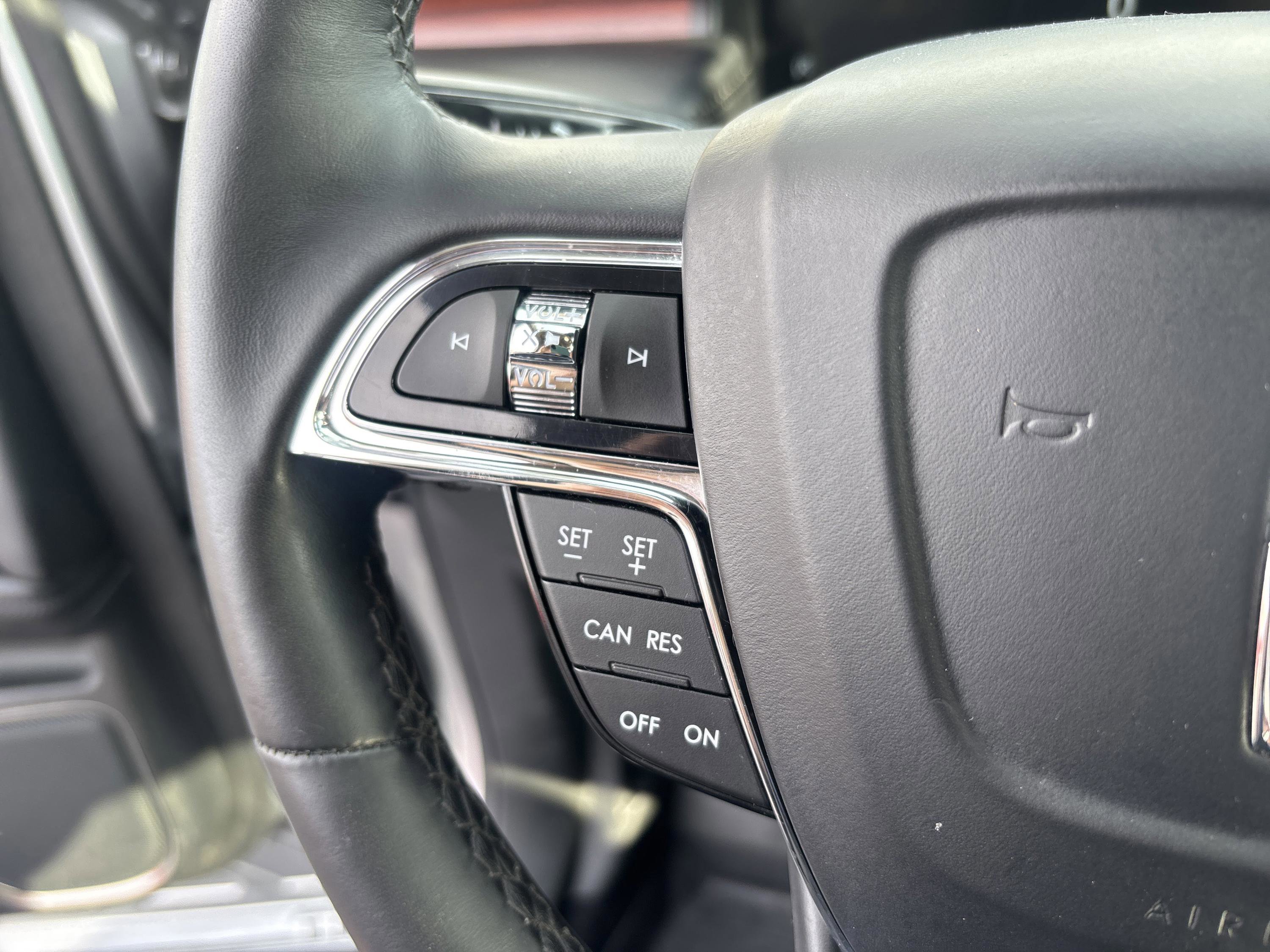 Used 2023 Lincoln Nautilus Reserve image 11