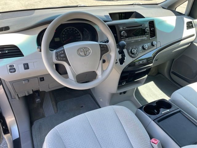 Used 2011 Toyota Sienna LE w/ Towing Pkg FWD image 18