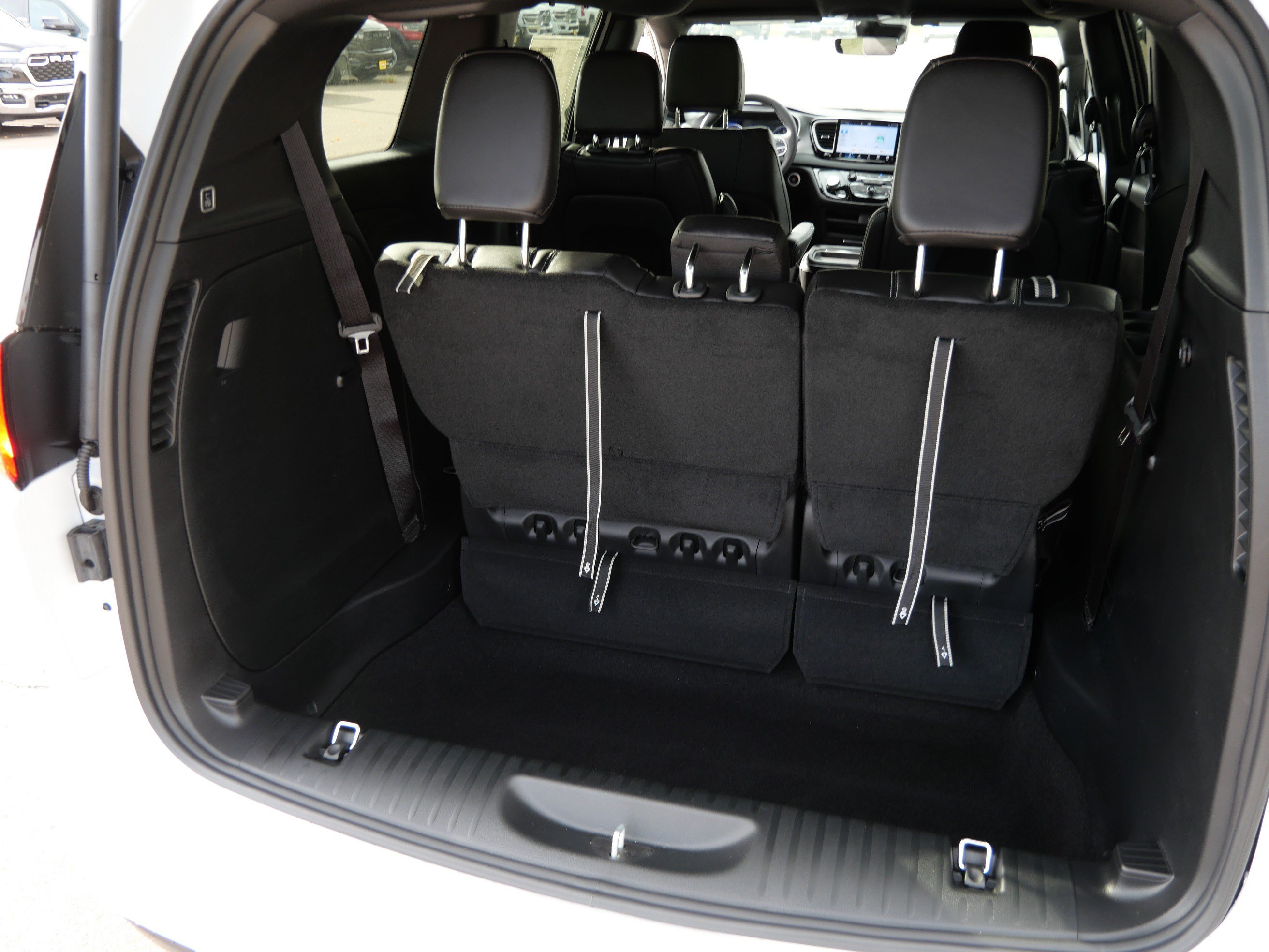 New 2027 Chrysler Pacifica LX FWD image 4