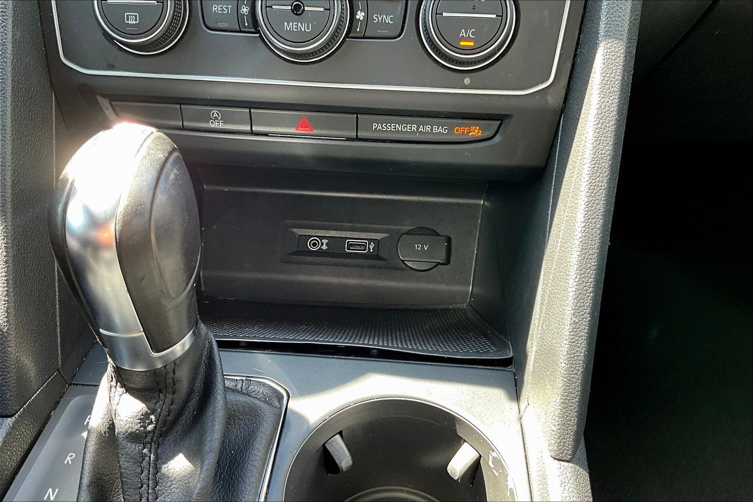 Used 2018 Volkswagen Atlas SE FWD image 12