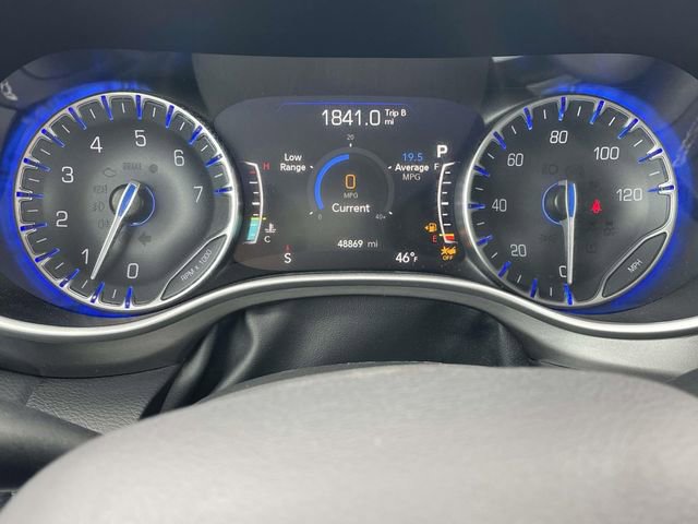 Used 2024 Chrysler Pacifica Touring-L image 30