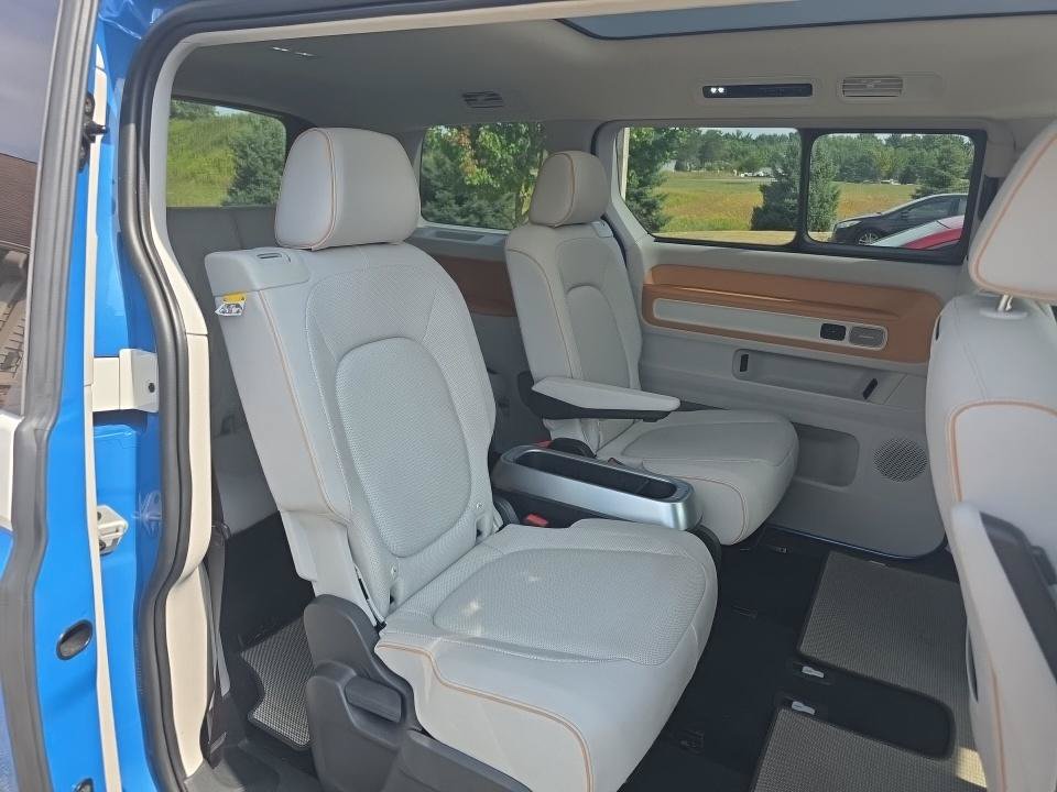 Used 2025 Volkswagen ID. Buzz Pro S Plus AWD/4WD image 5