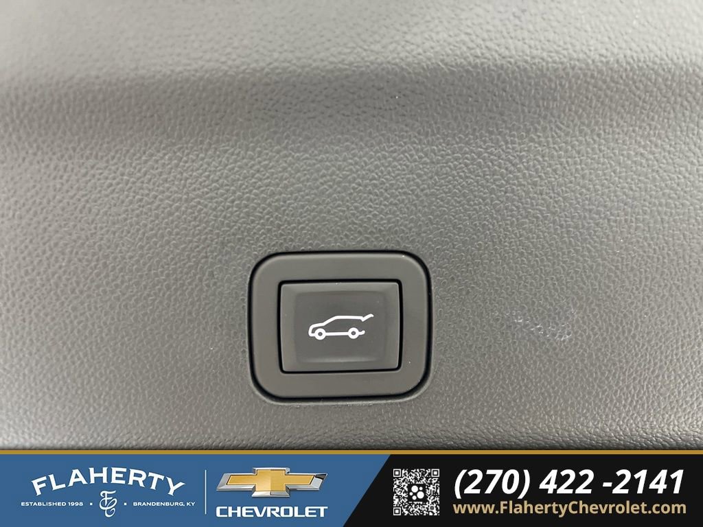 Used 2025 Chevrolet Suburban High Country image 21