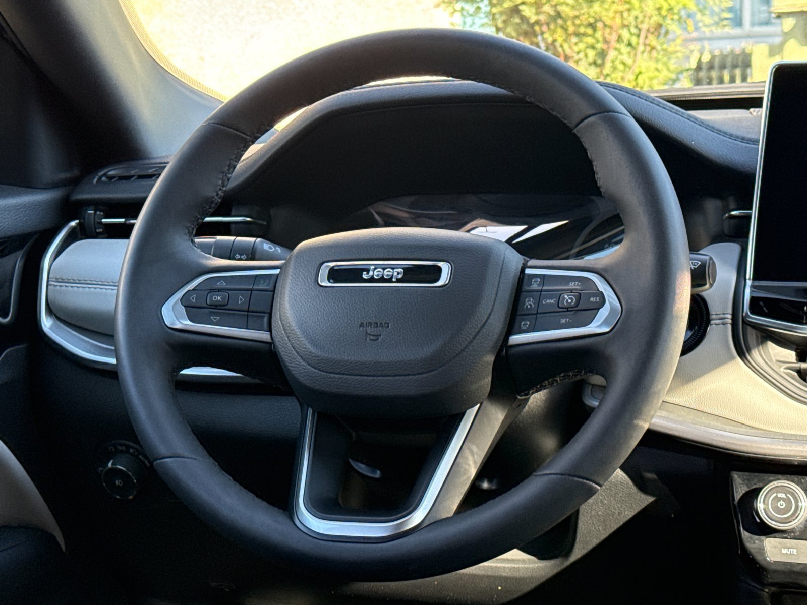 Used 2025 Jeep Compass Limited AWD/4WD image 20