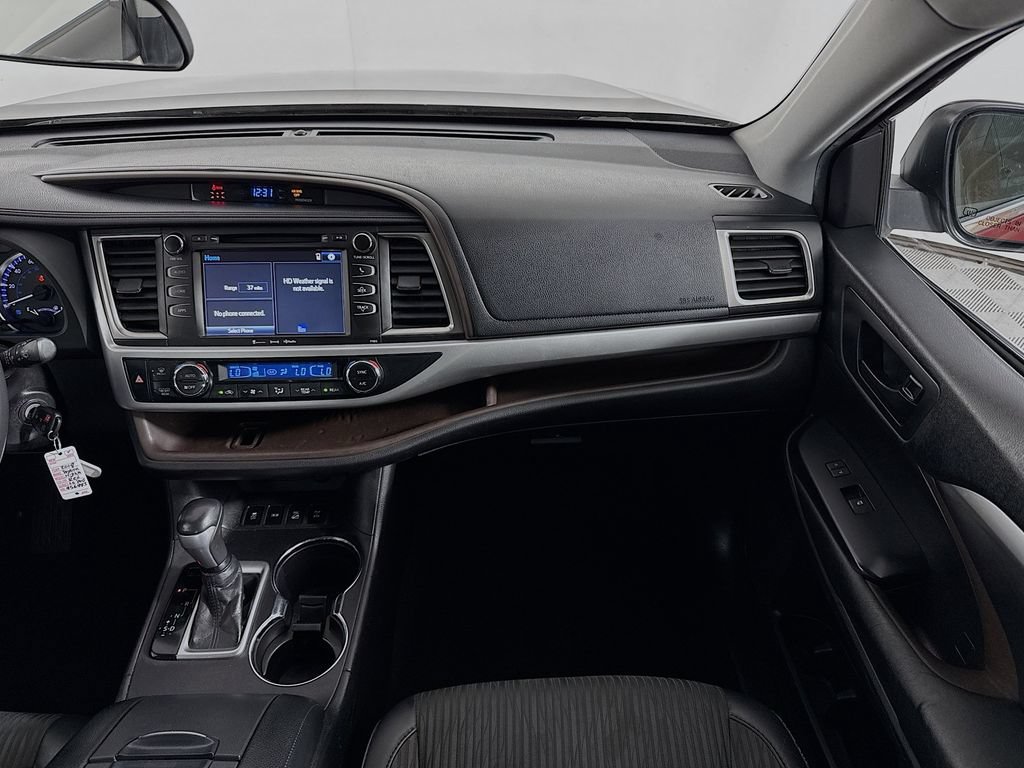 Used 2019 Toyota Highlander Plus AWD/4WD image 21
