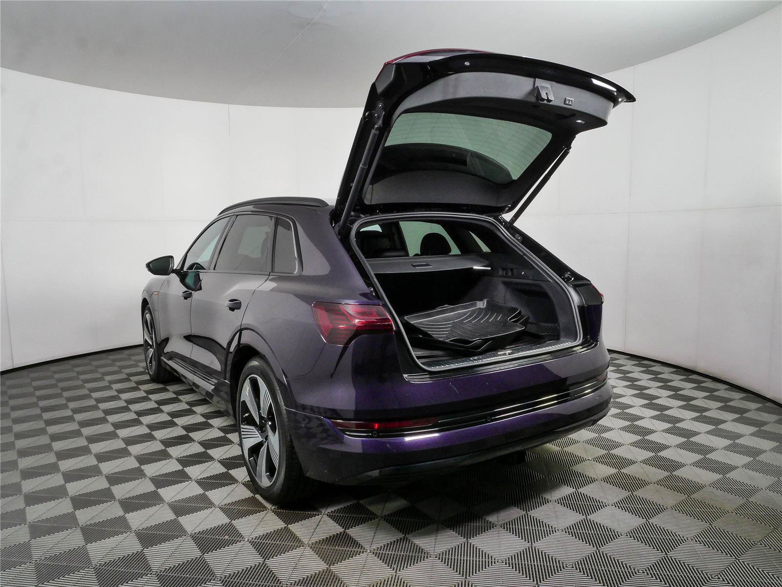 Used 2023 Audi e-tron Premium Plus w/ Premium Plus Package AWD/4WD image 34