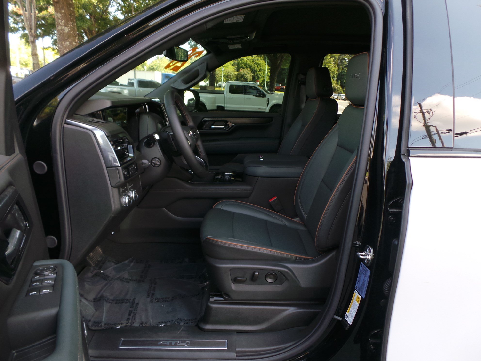 Used 2026 GMC Yukon AT4 AWD/4WD image 35