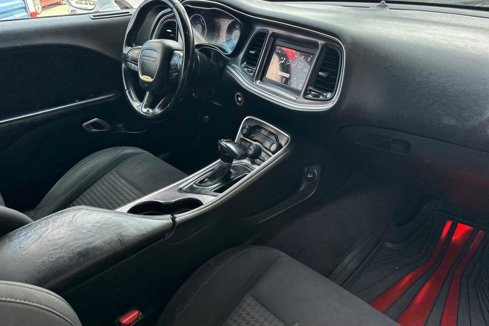 Used 2018 Dodge Challenger SXT RWD image 15