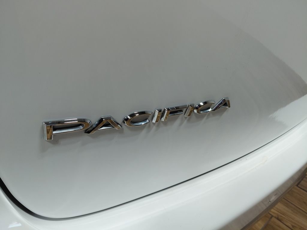 Certified 2021 Chrysler Pacifica Touring-L image 32
