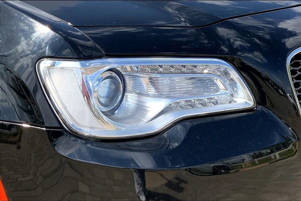 Used 2017 Chrysler 300 C w/ Safetytec Plus Group RWD image 30