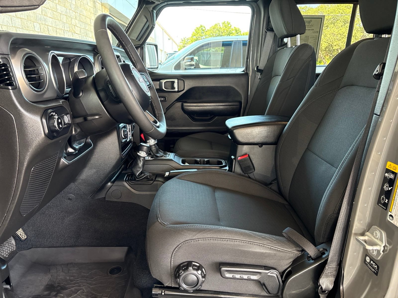 Used 2023 Jeep Gladiator Sport AWD/4WD image 13