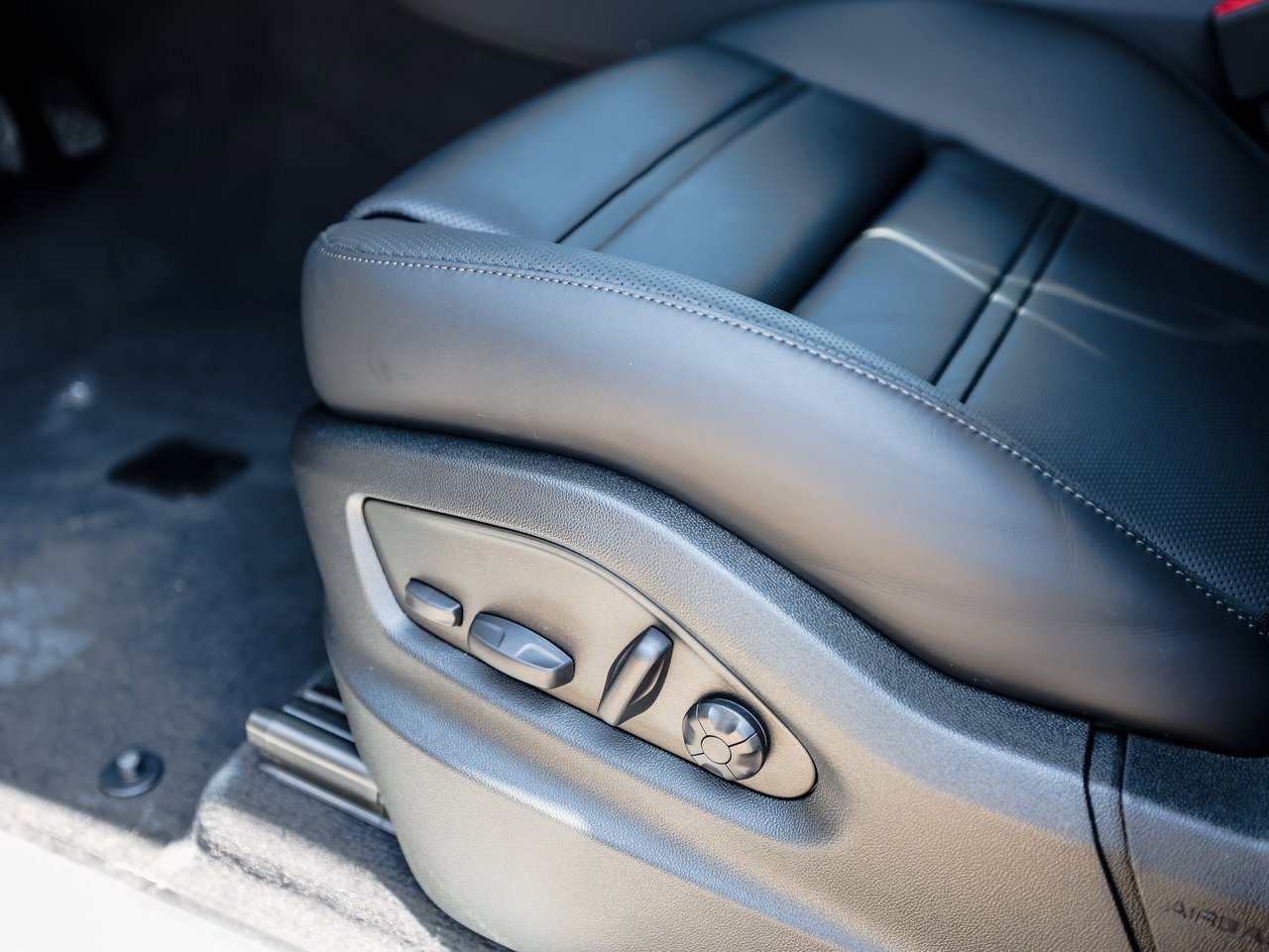 Certified 2025 Porsche Cayenne Coupe image 14