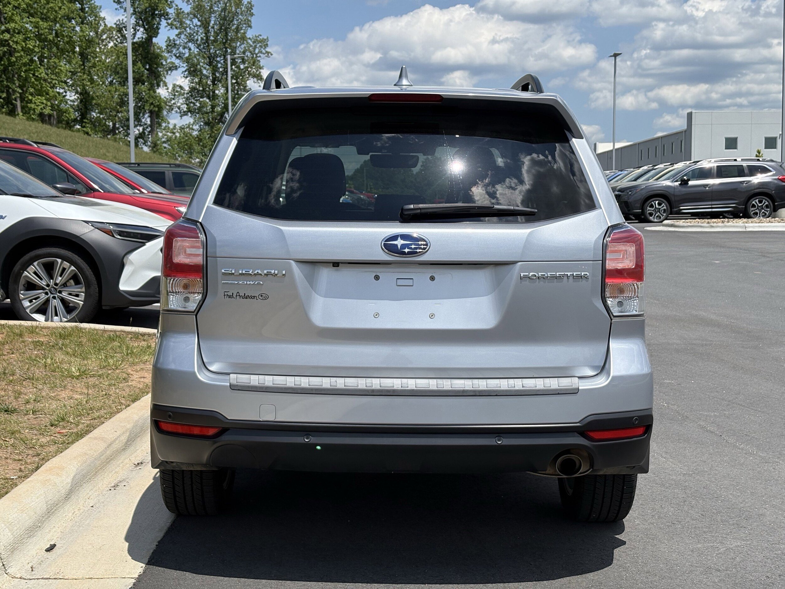 Used 2018 Subaru Forester 2.5i Touring AWD/4WD image 10