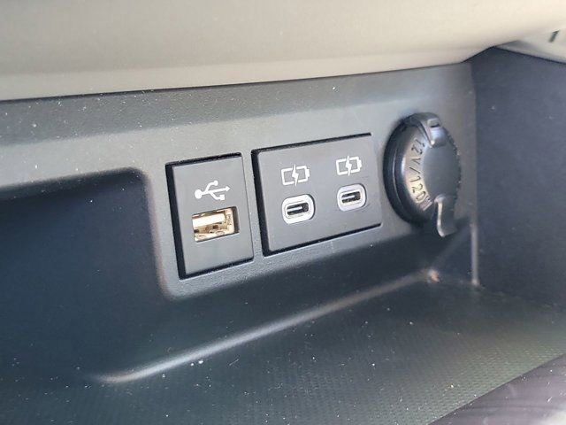 Used 2024 Toyota Highlander Limited image 29